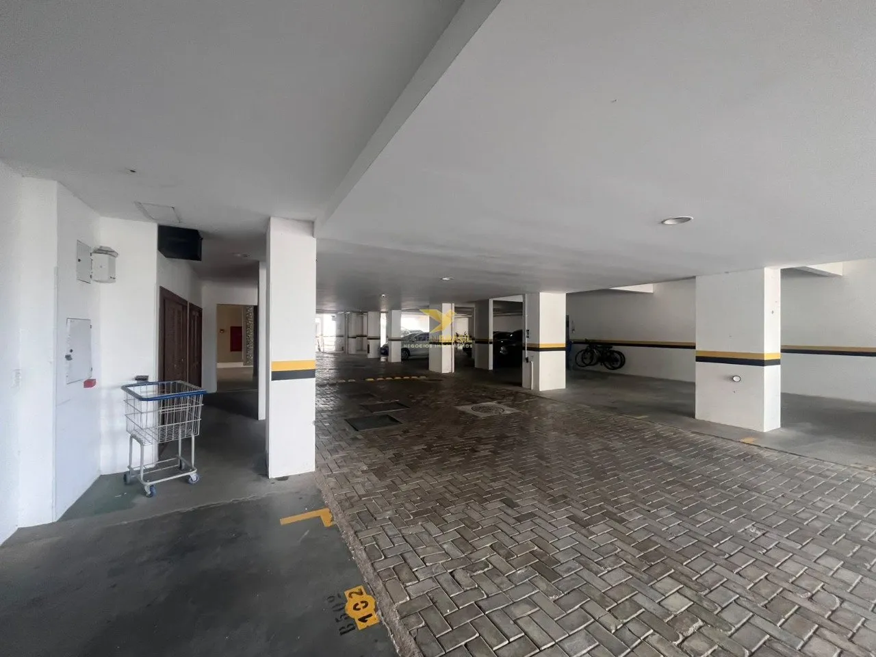 Apartment, 104 m², with a glass-enclosed balcony — photo 40