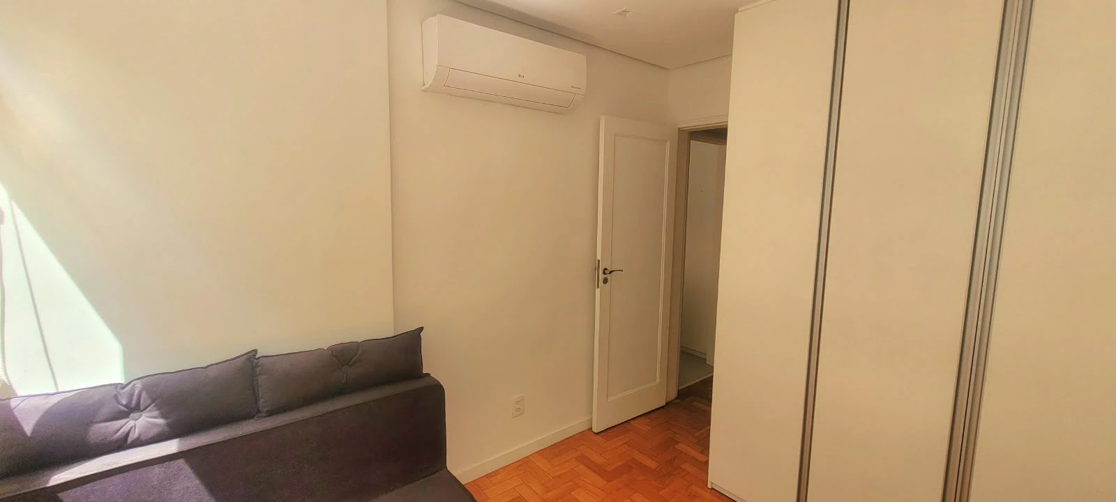 3-bedroom apartment with a washing machine — photo 9