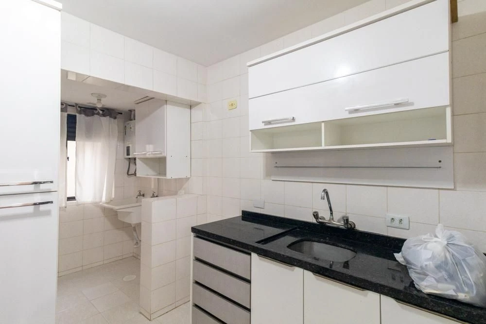2-bedroom apartment in a building with a gym — photo 10
