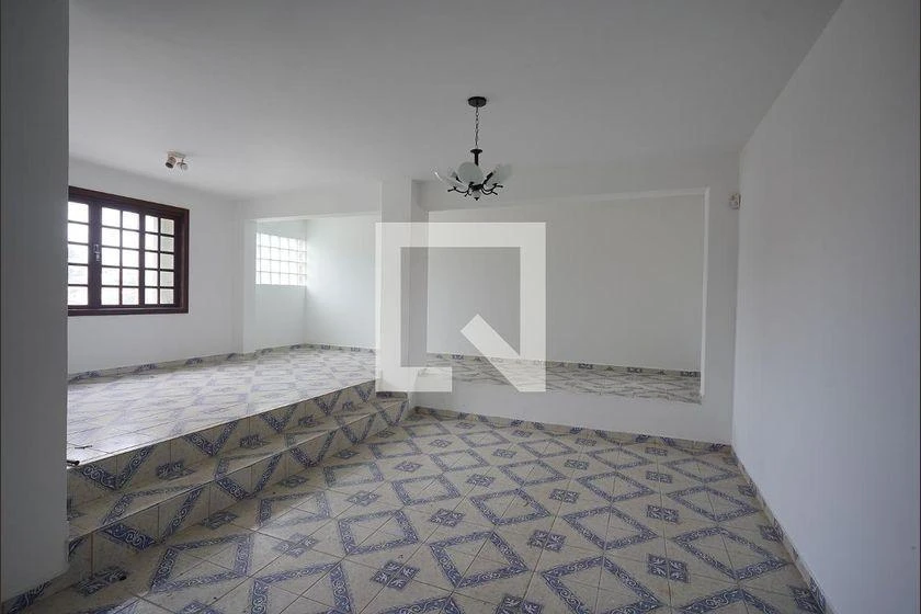 House with 7 bedrooms and 3 en-suites at 350 m² — photo 31