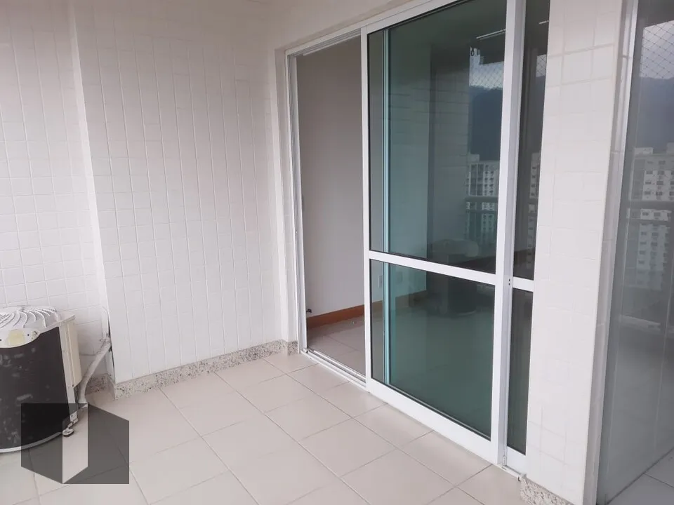 3-bedroom apartment with balcony and city views — photo 17