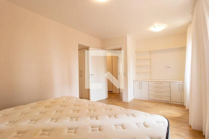 Bathtub in a 3-bedroom apartment, 176 m² — photo 9