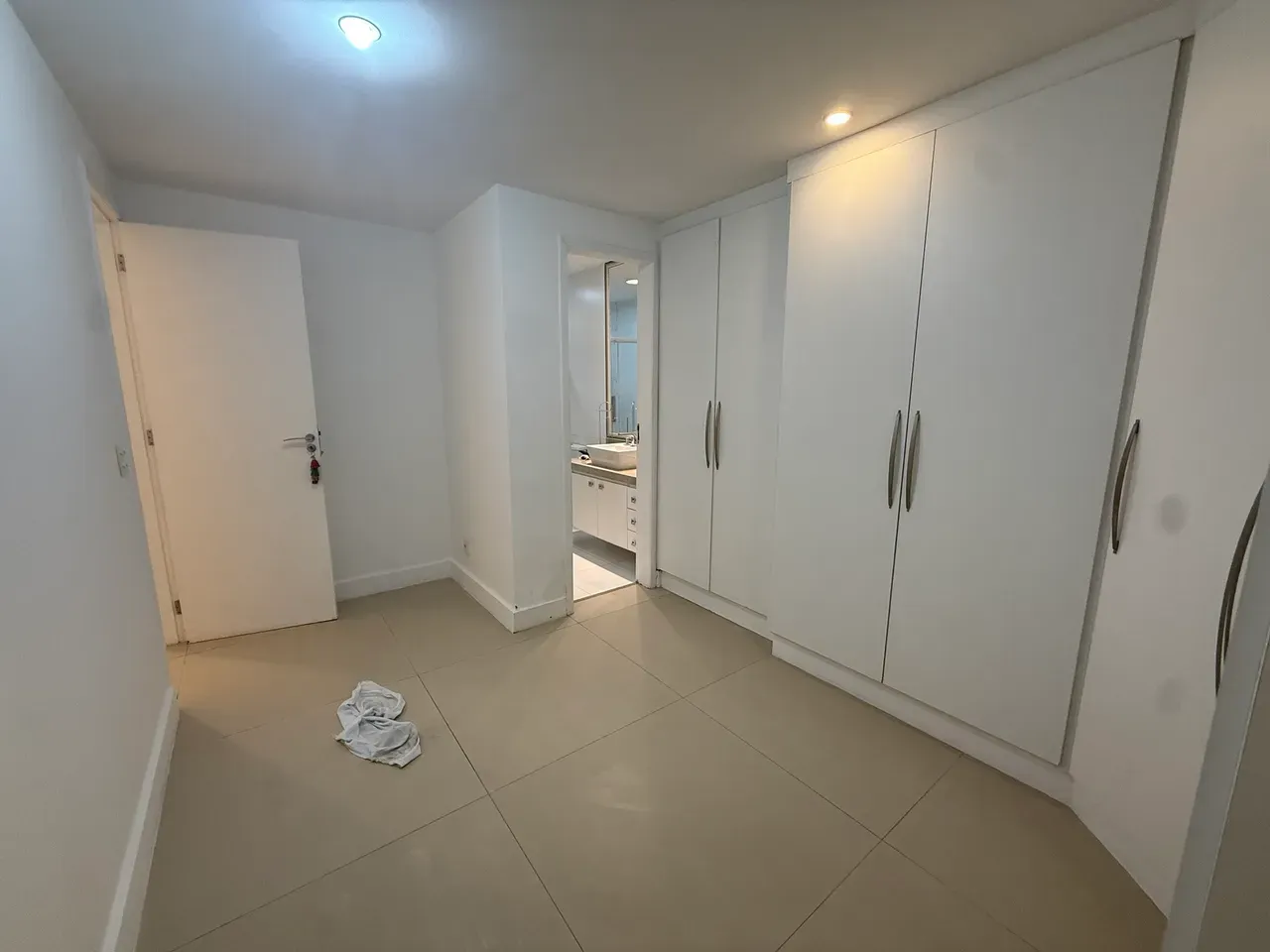 Apartment with 3 en-suites and 2 parking spaces — photo 13