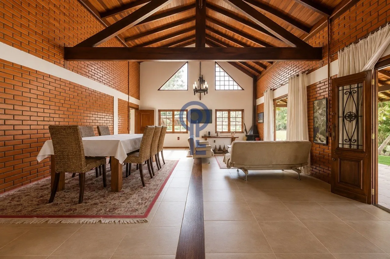 Furnished house with 4 bedrooms and 2 en-suites