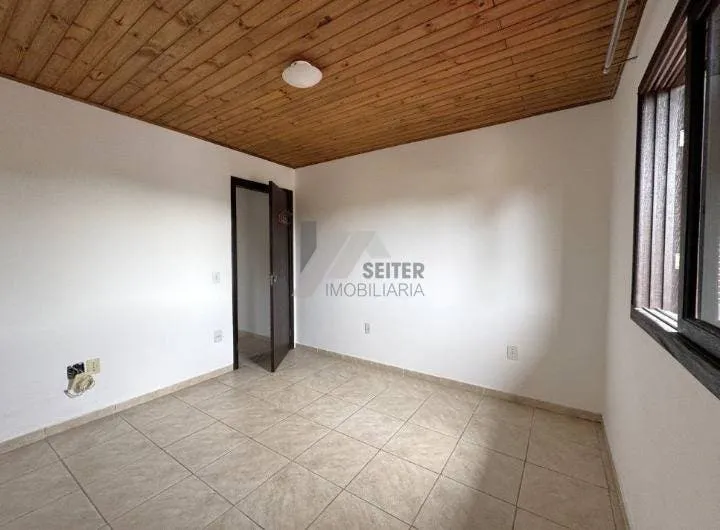 Balcony with a grill in a 2-bedroom house, 80 m² — photo 3