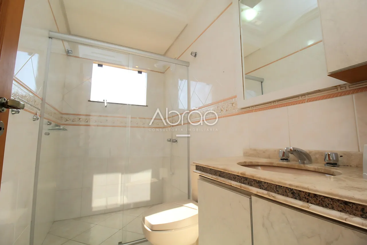 Commercial house with 5 bedrooms and 528 m², integrated kitchen — photo 20
