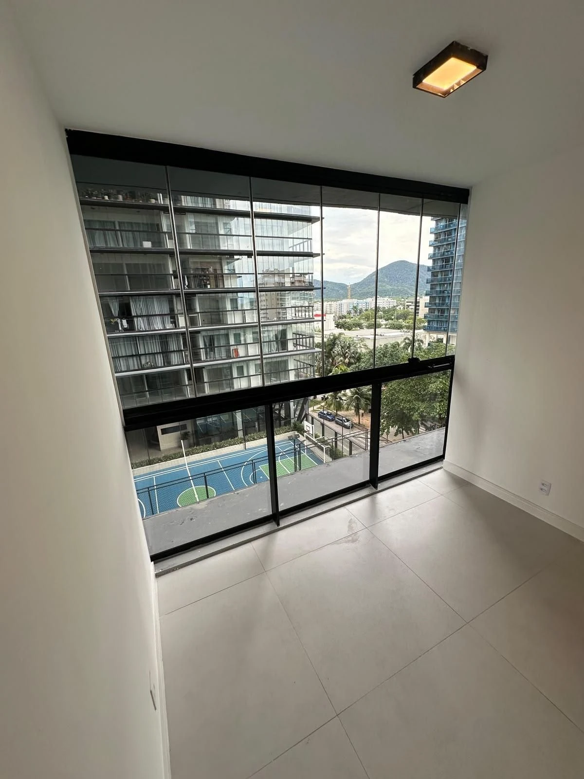 Floor-to-ceiling windows in a 2-bedroom apartment, 84 m² — photo 57