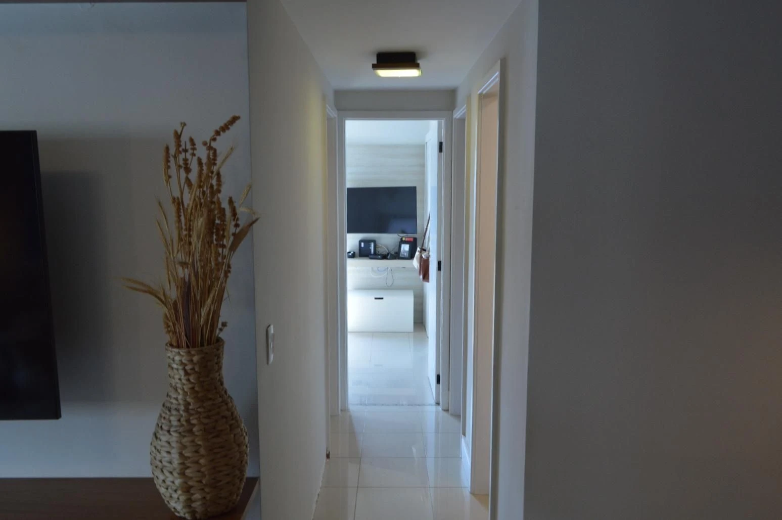 Glass-enclosed balcony in a 3-bedroom apartment, 85 m² — photo 55