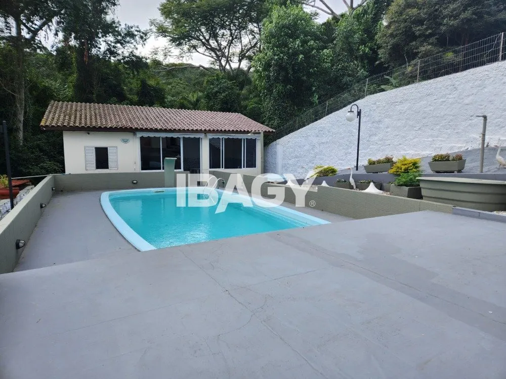 Rental house with 4 bedrooms and 2 en-suites — photo 2