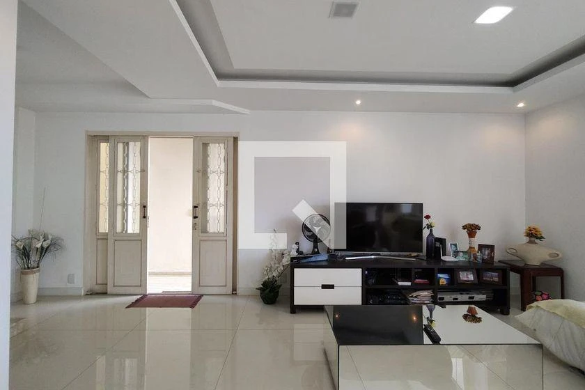 5-bedroom house with a home office — photo 2