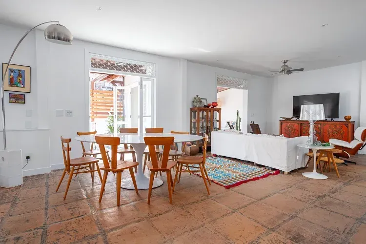 Furnished apartment with 3 bedrooms and an open-plan kitchen — photo 7