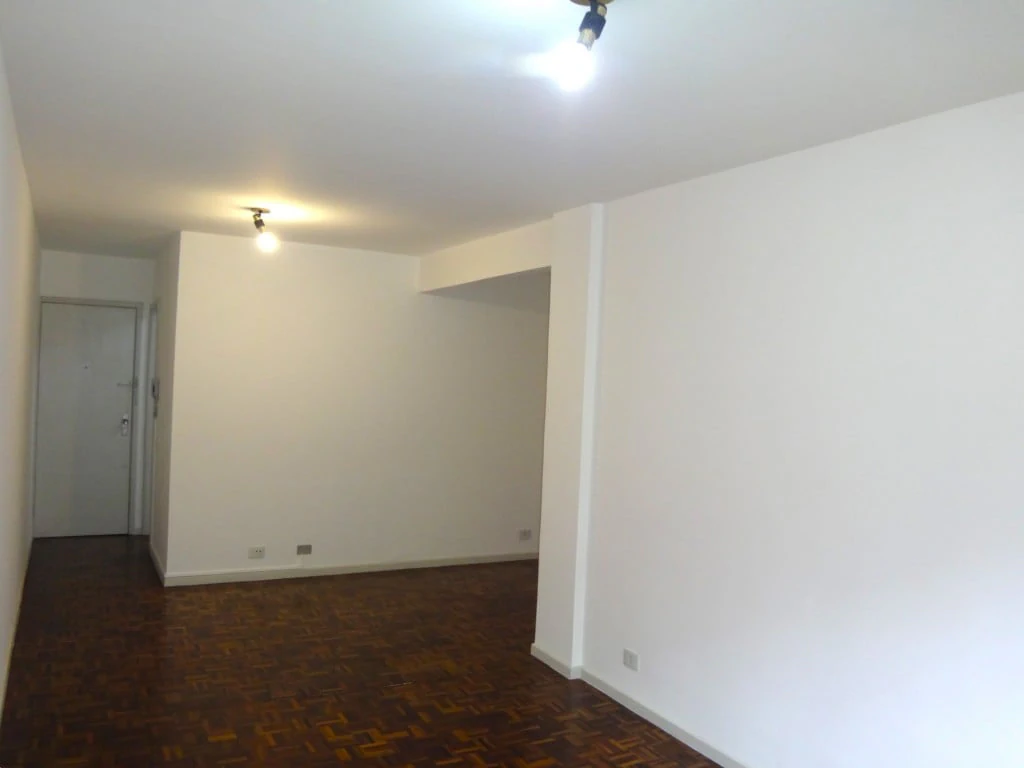 2-bedroom apartment with wood or laminate floors in Curitiba — photo 11