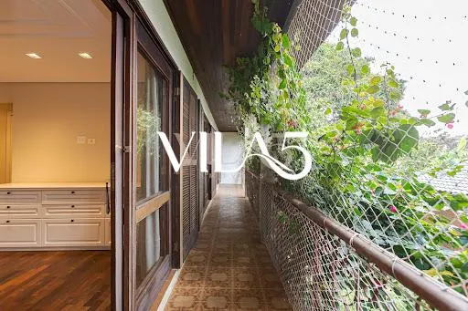 3-bedroom house with a bathtub in Curitiba — photo 17