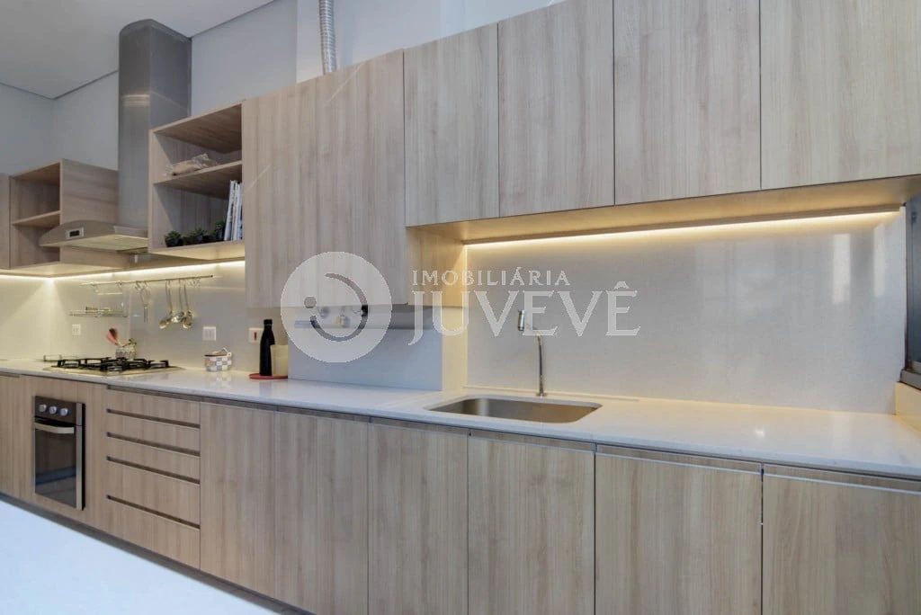 Furnished apartment, 104 m², with a glass-enclosed balcony — photo 22