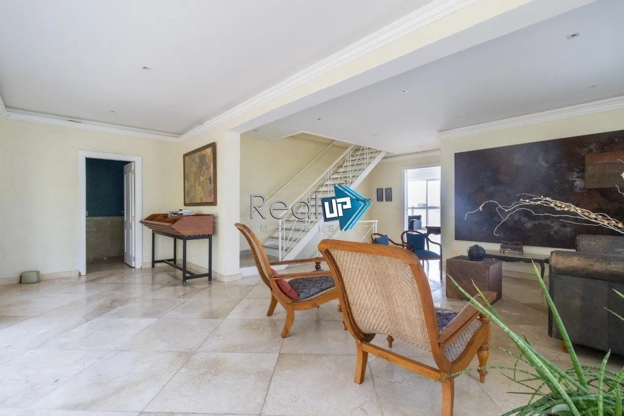 Condominium house with 5 bedrooms and 1081 m² plus laundry — photo 23
