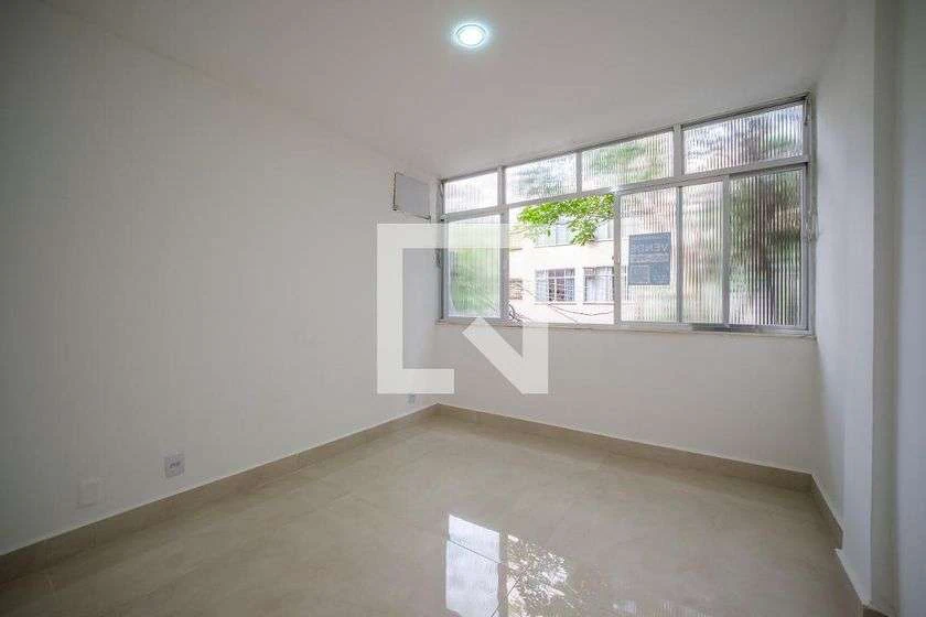 80 m² apartment with an open-plan kitchen and 2 bedrooms — photo 3