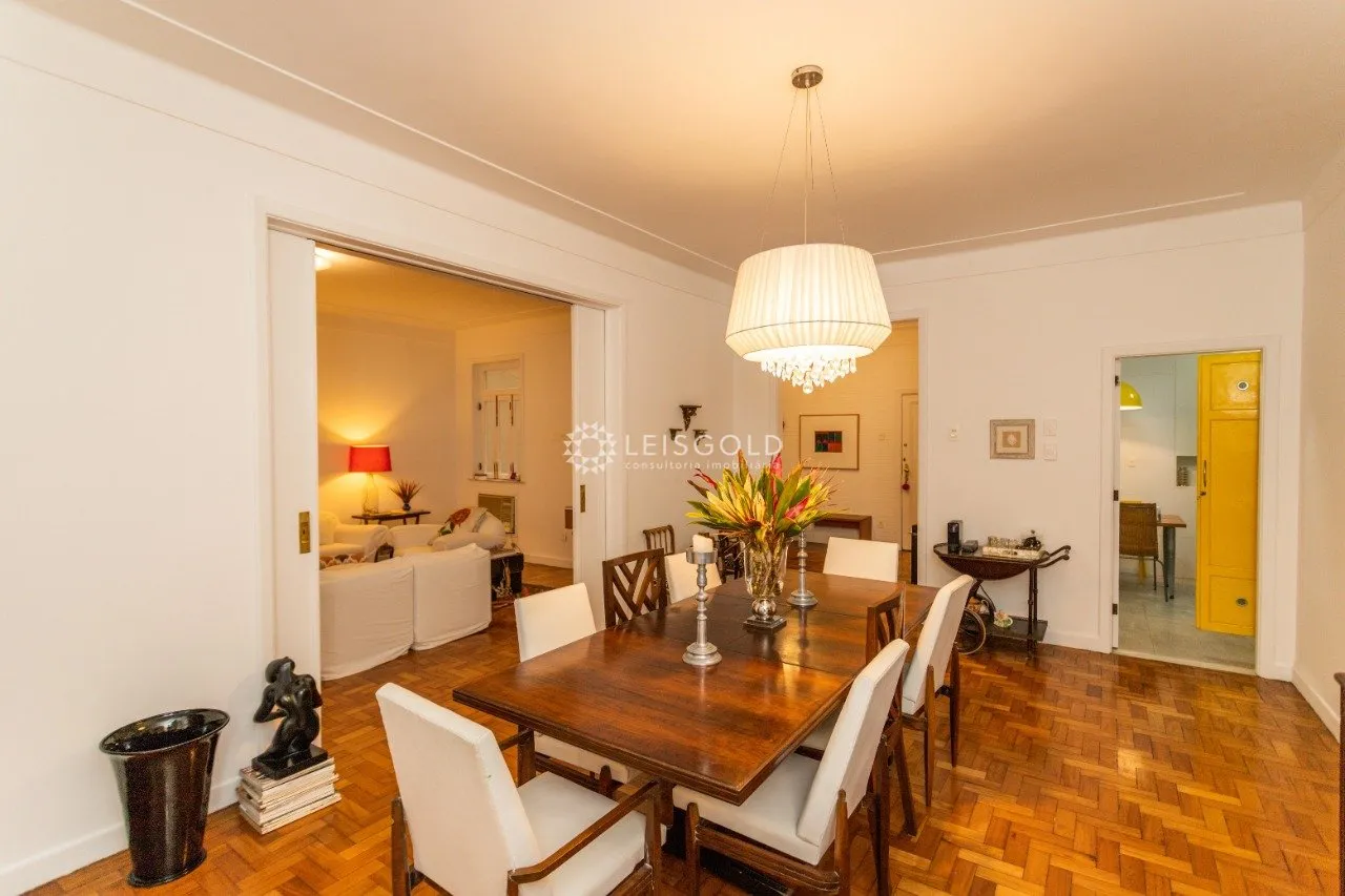 Home office in a 4-bedroom apartment, 220 m² — photo 15