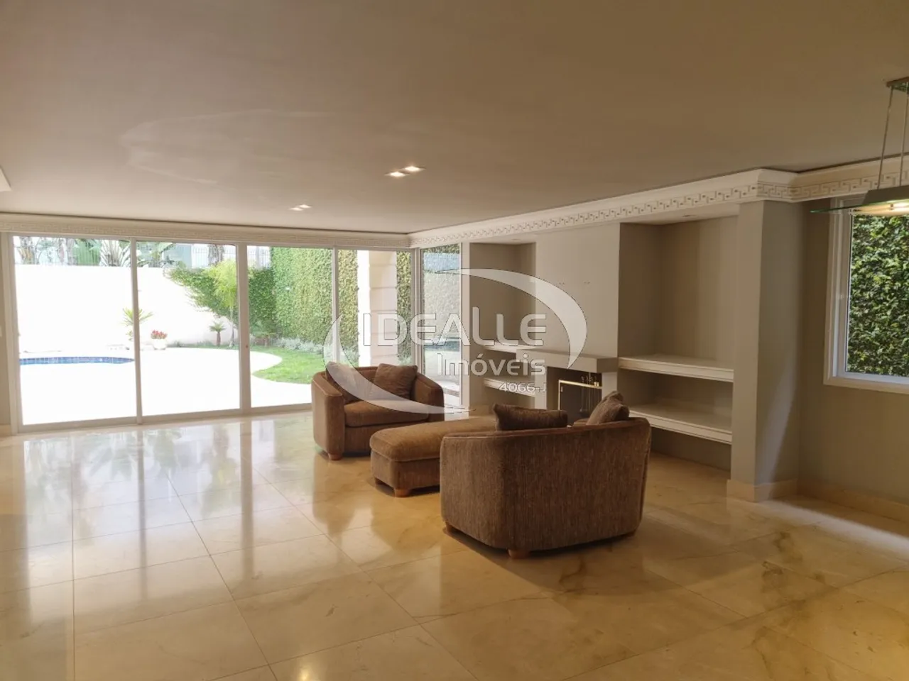 Rental house with 5 bedrooms and 6 bathrooms — photo 11