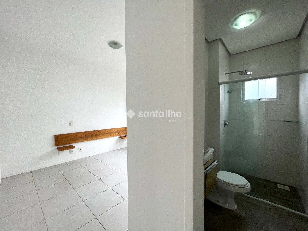 Balcony with a grill in a 2-bedroom apartment, 74 m² — photo 15