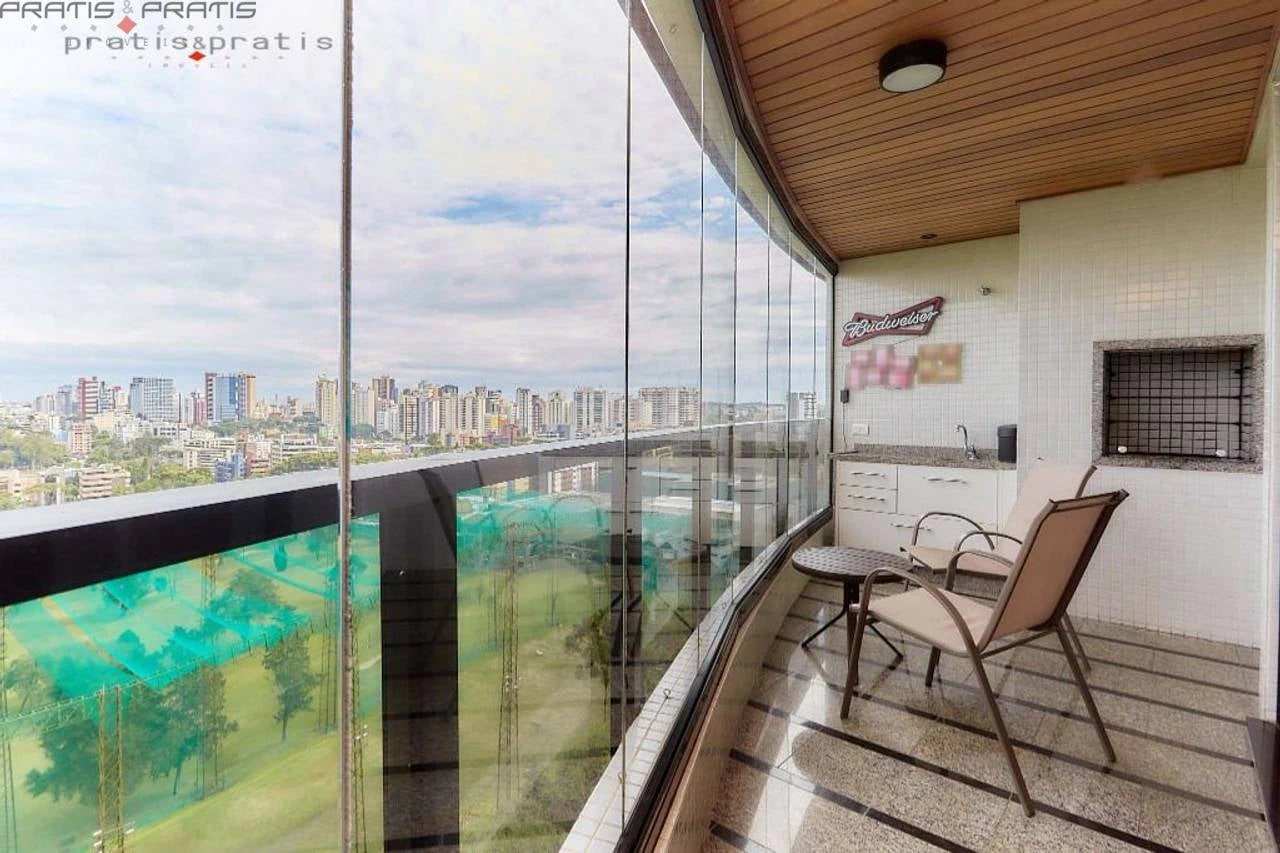 Bathtub in a 3-bedroom apartment, 131 m² — photo 4