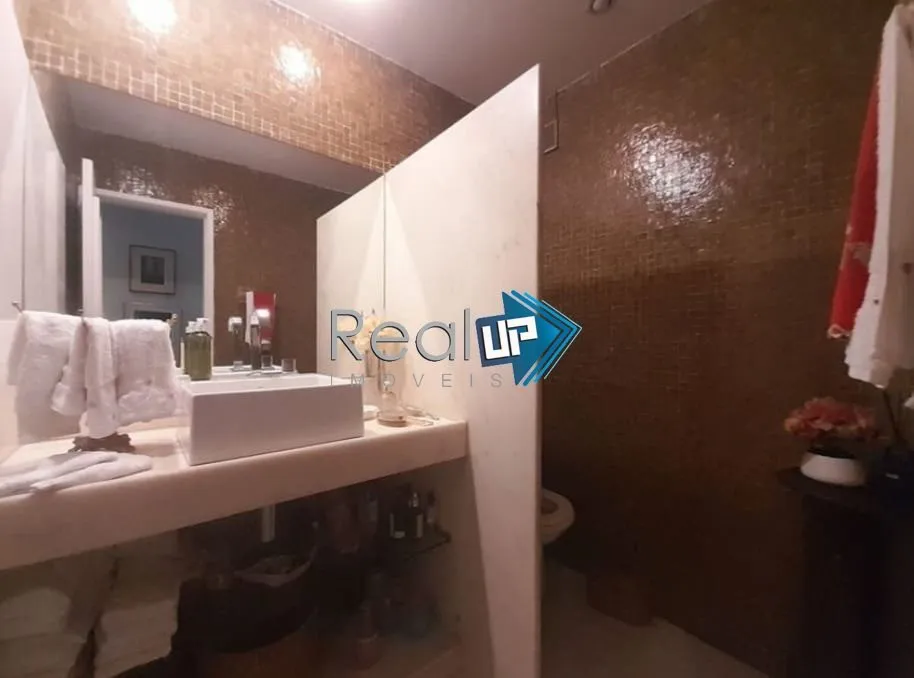 Furnished apartment with 4 bedrooms and an open kitchen — photo 29