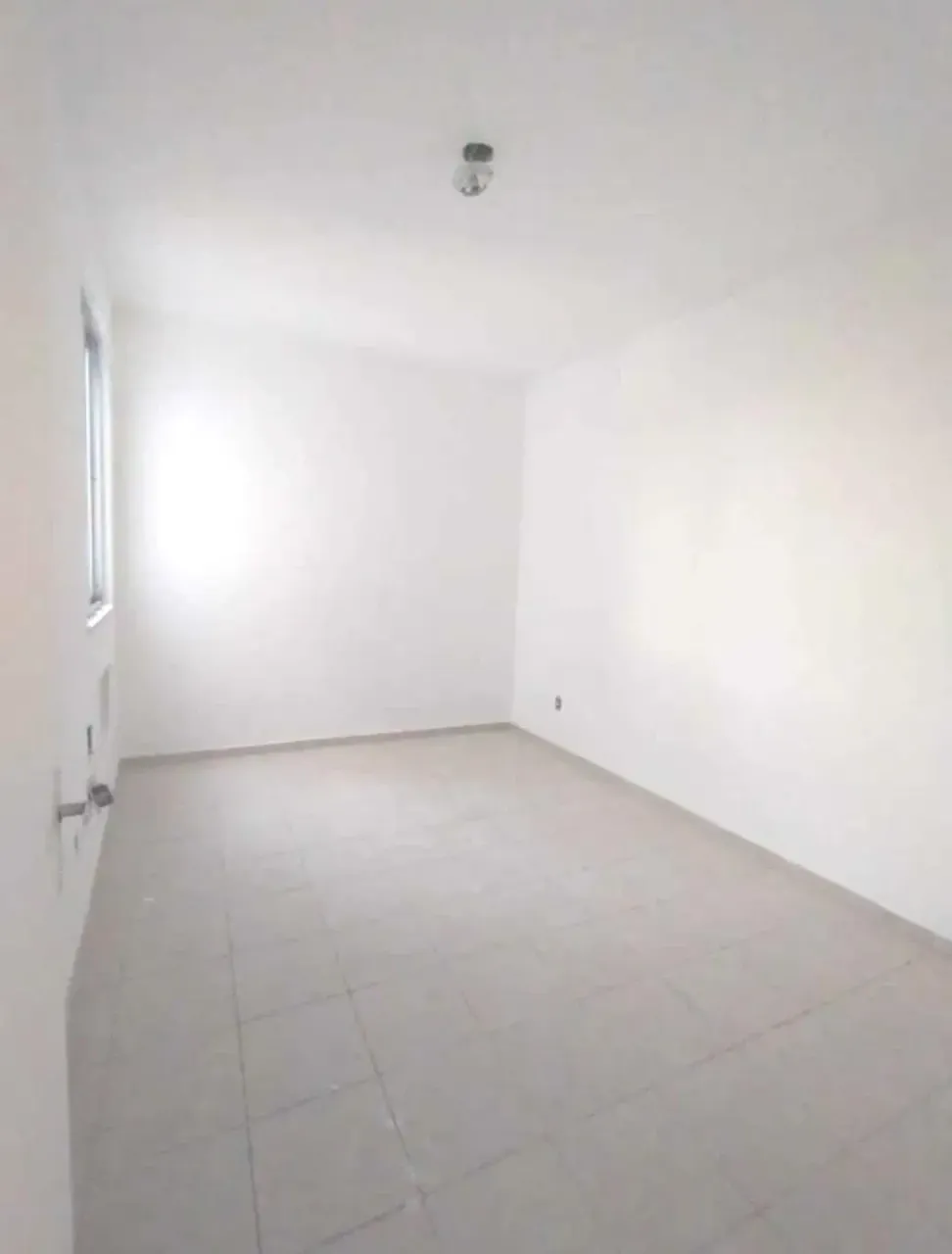Rental apartment with 2 bedrooms, 1 bath, and a parking space — photo 3