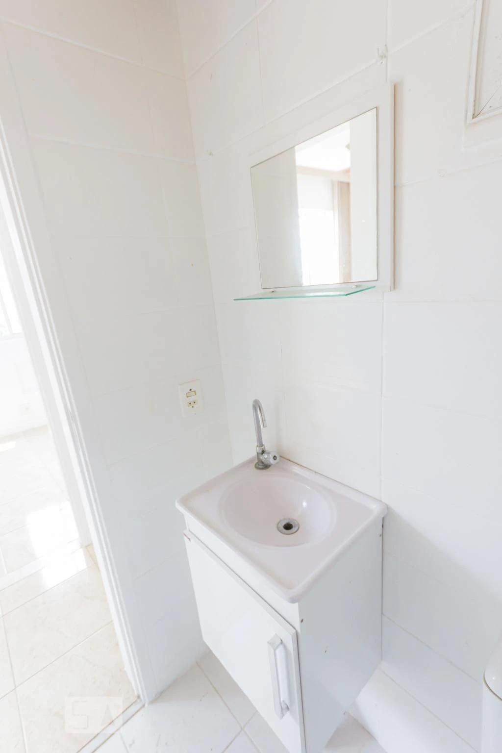 2-bedroom apartment in a building with a pool — photo 40