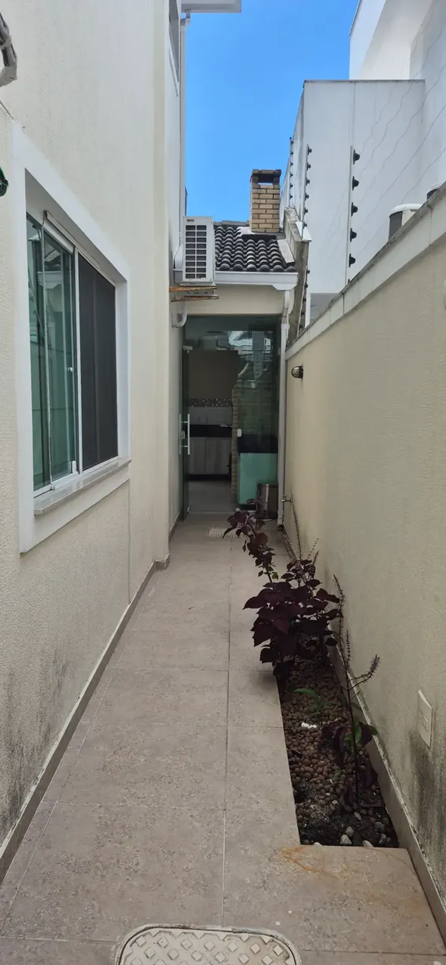 Furnished triplex house with 5 bedrooms and 300 m² — photo 21