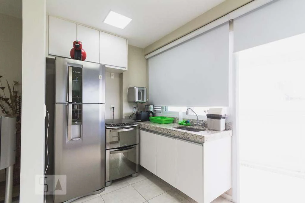 Rental apartment with 2 bedrooms and a glass balcony — photo 2
