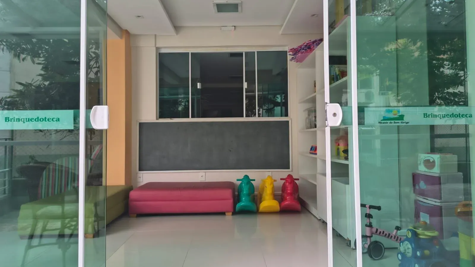Apartment with balcony barbecue, 104 m² — photo 52