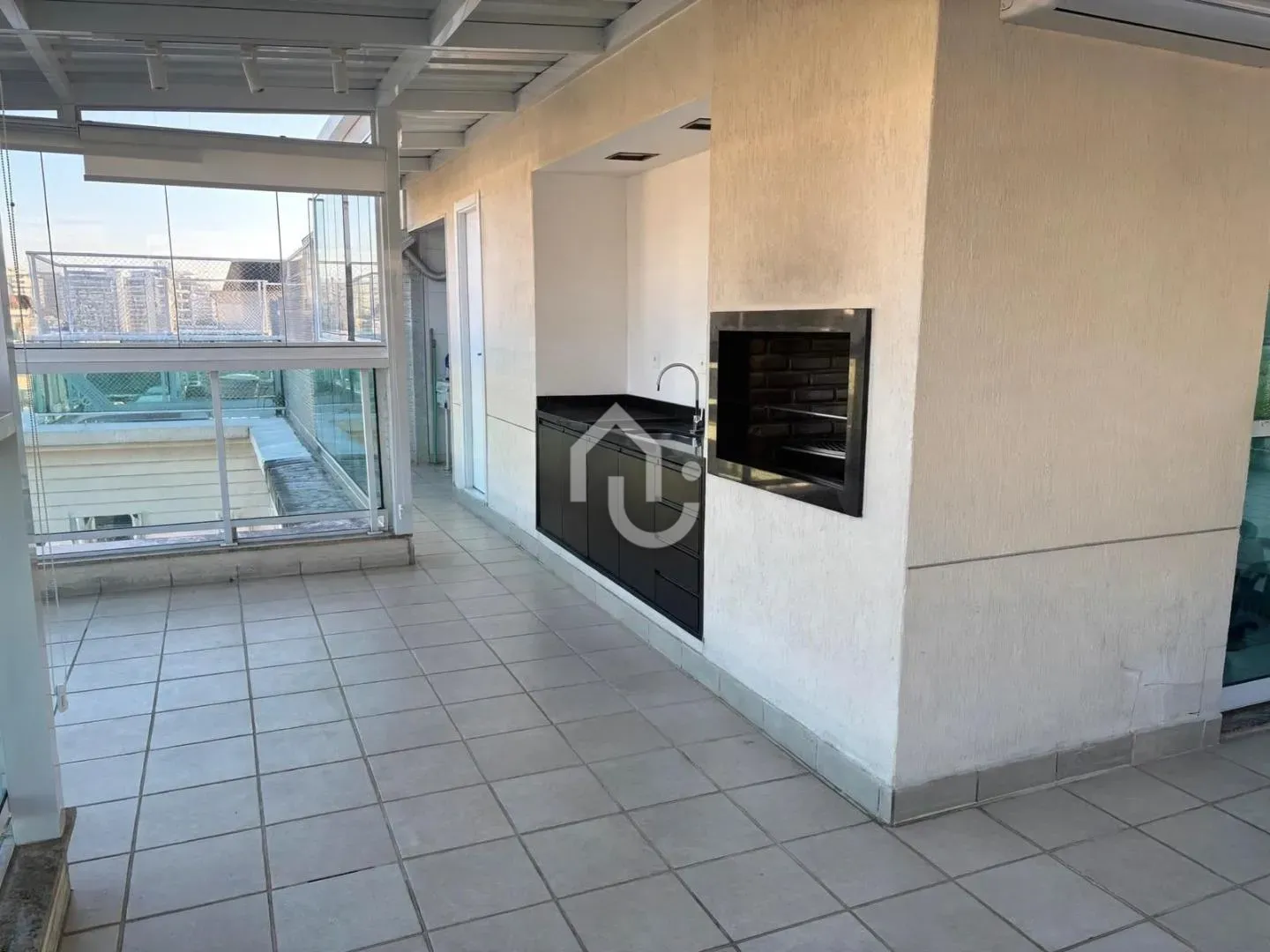 Top-floor apartment with 5 bedrooms and balcony grill — photo 15