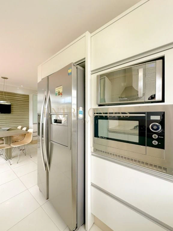 Private pool in a 3-bedroom house, 250 m² — photo 15
