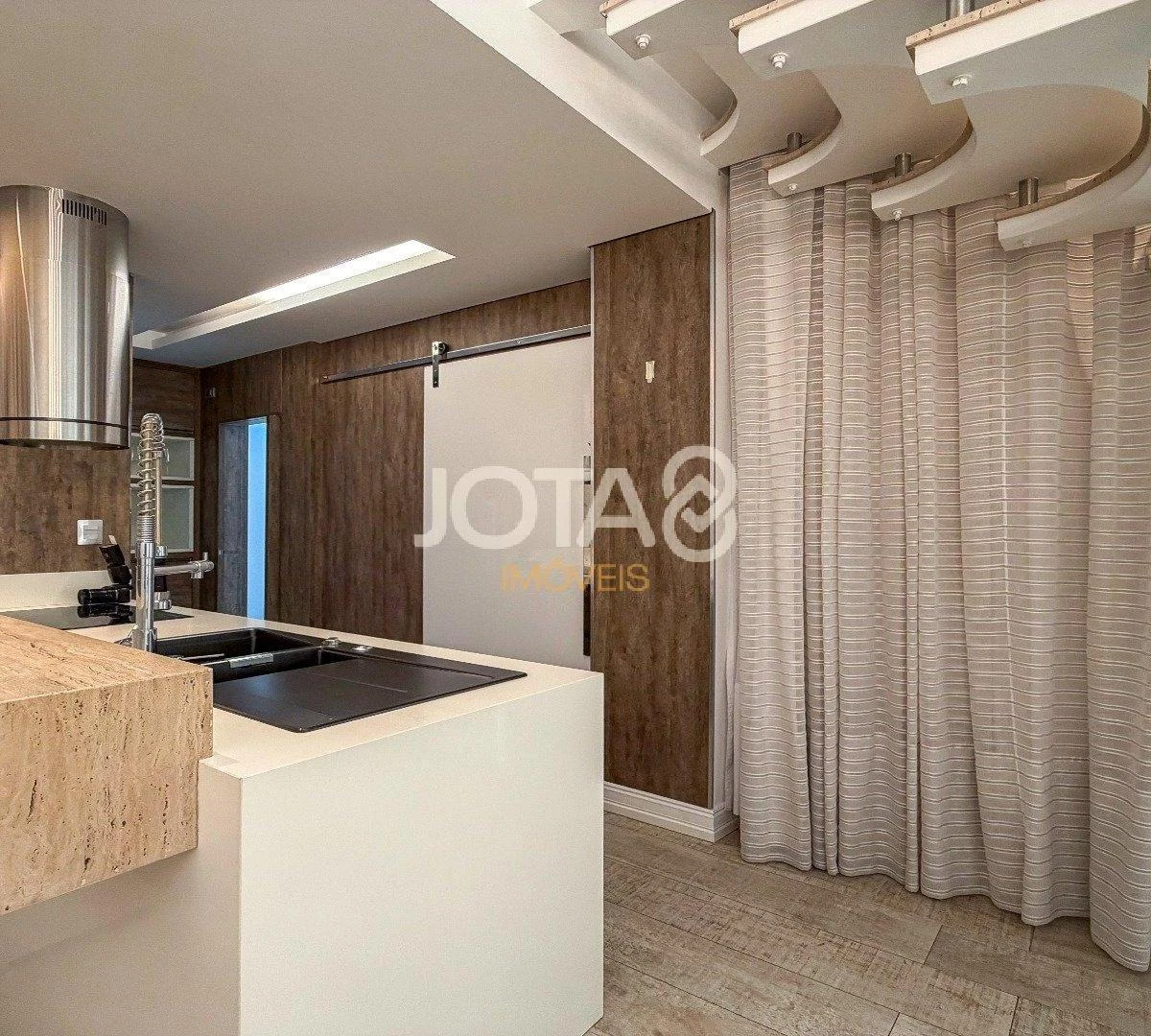 2-bedroom apartment in a building with a gym — photo 20