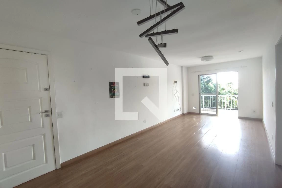 Apartamento para aluguel com 2 quartos e varanda