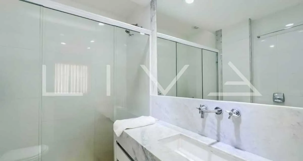 4-bedroom apartment with a grill on the balcony — photo 16