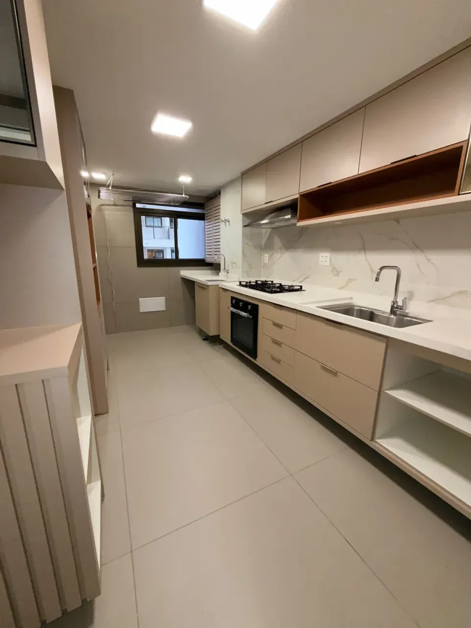 4-bedroom apartment with a home office — photo 12