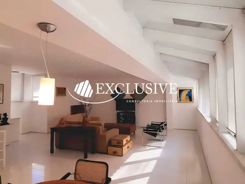 Duplex penthouse with an open kitchen and 2 bedrooms — photo 18