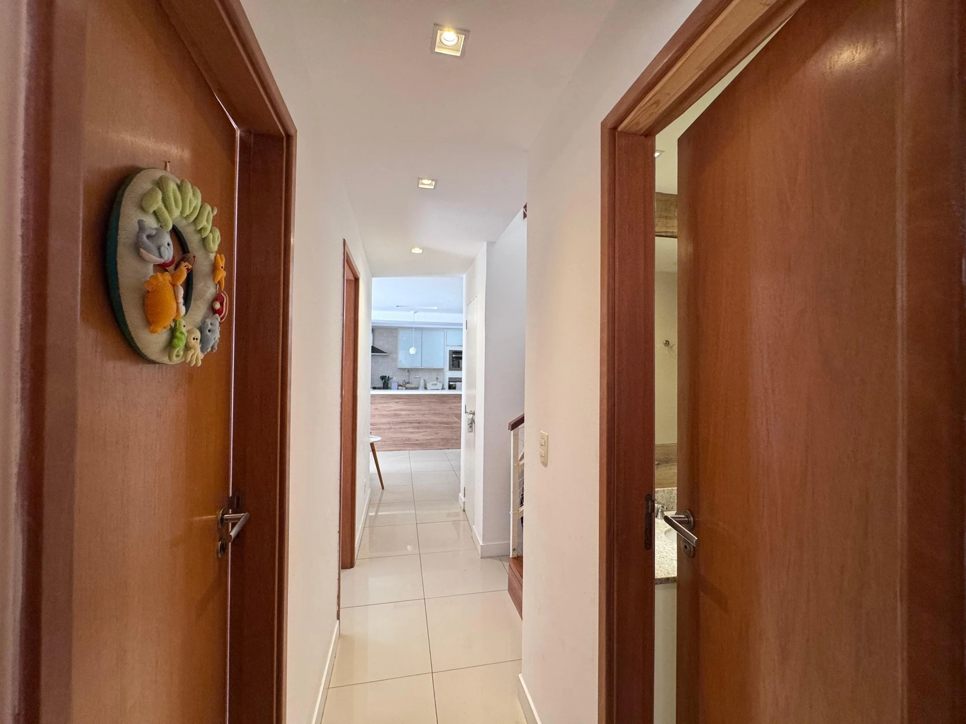 4-bedroom apartment with a glass-enclosed balcony — photo 87