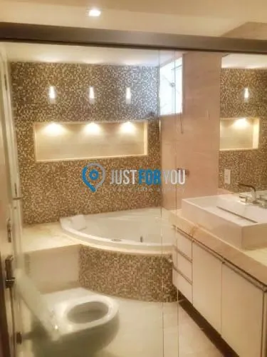 4-bedroom apartment in a building with a tennis court — photo 4
