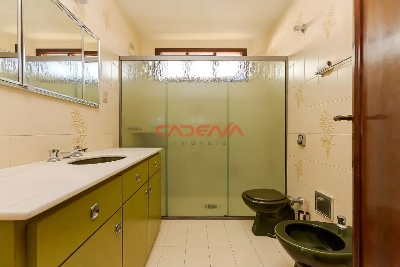 House with 5 bedrooms, 3 en-suites and 660 m² with 6 spaces — photo 21