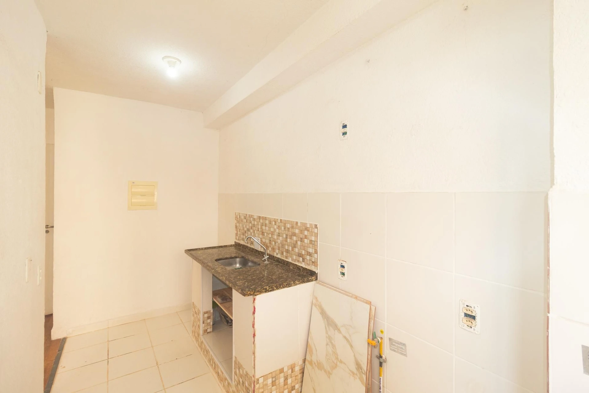Apartment with 2 bedrooms and a kitchenette stove — photo 34