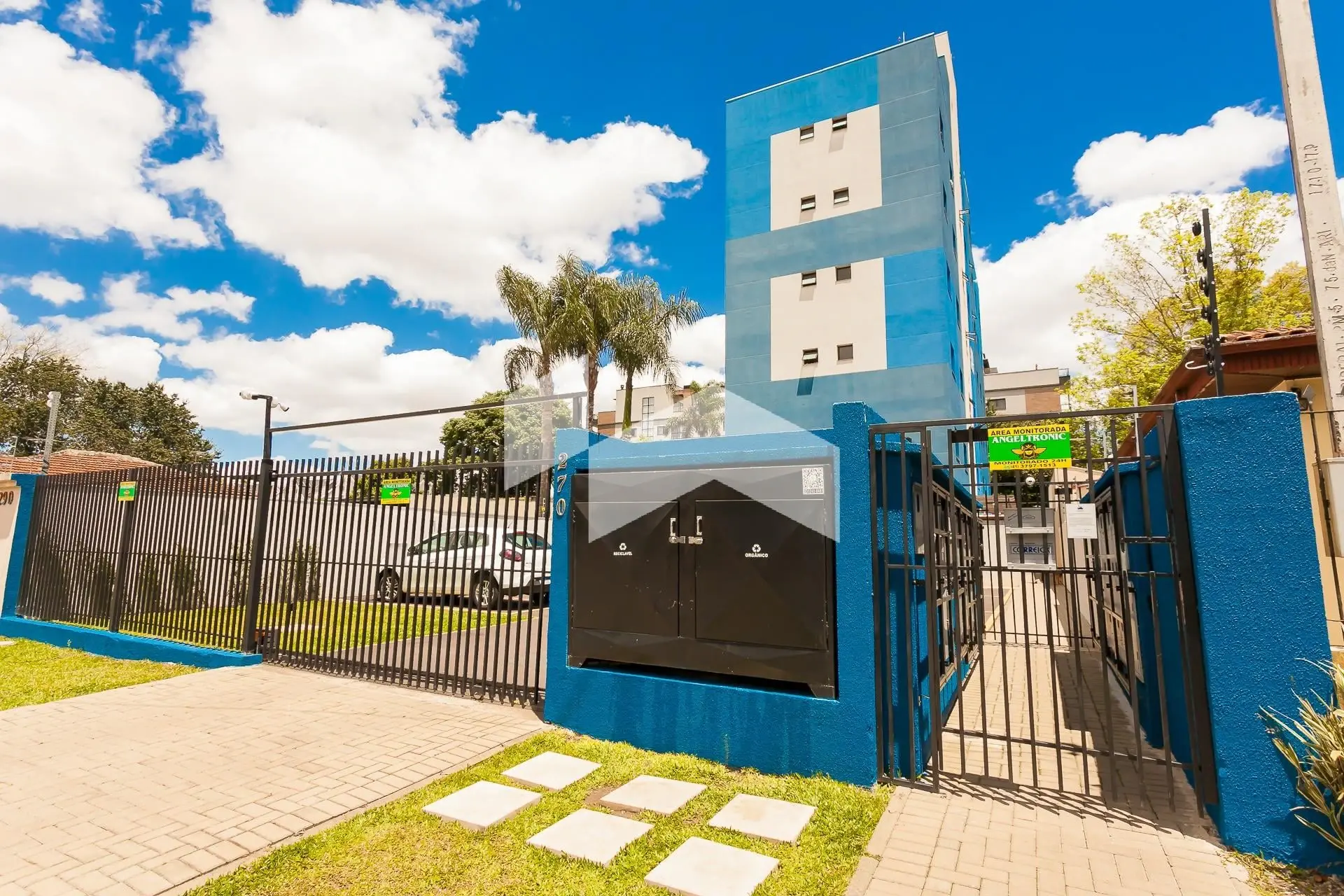 One-bedroom apartment with a private BBQ — photo 2