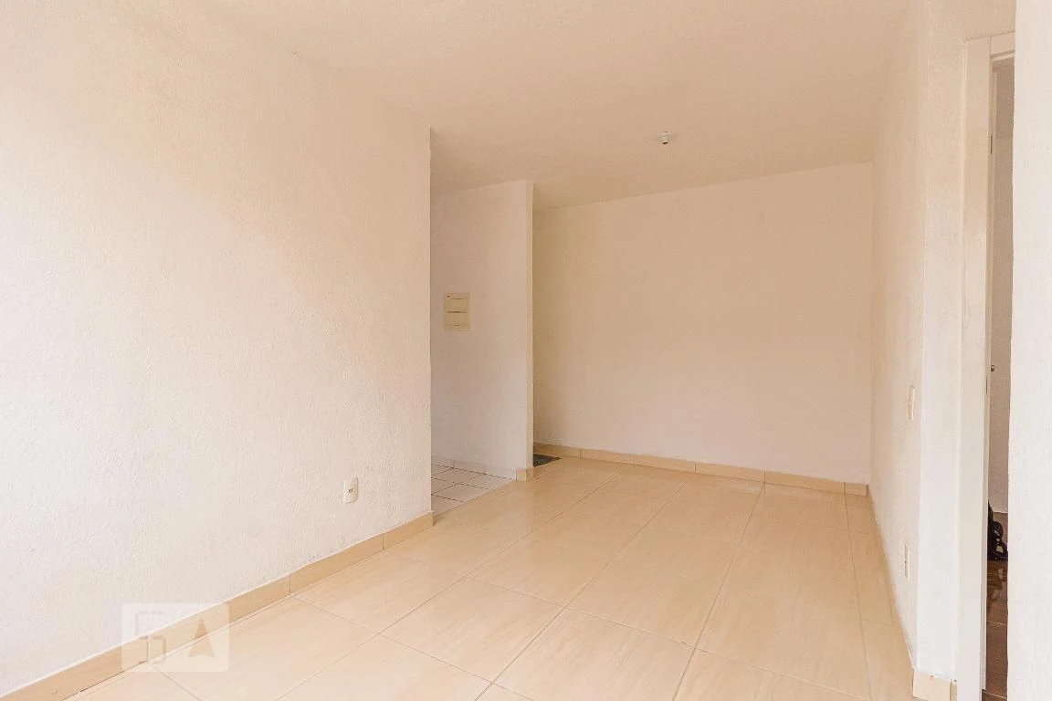Apartamento sem mobília com cozinha fechada e 2 quartos — photo 7