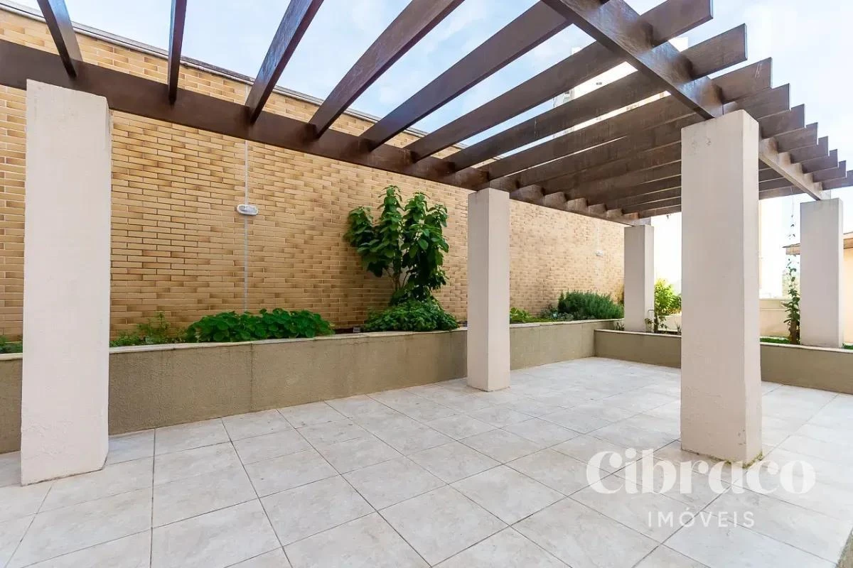 Balcony with a grill in a 4-bedroom apartment, 131 m² — photo 29