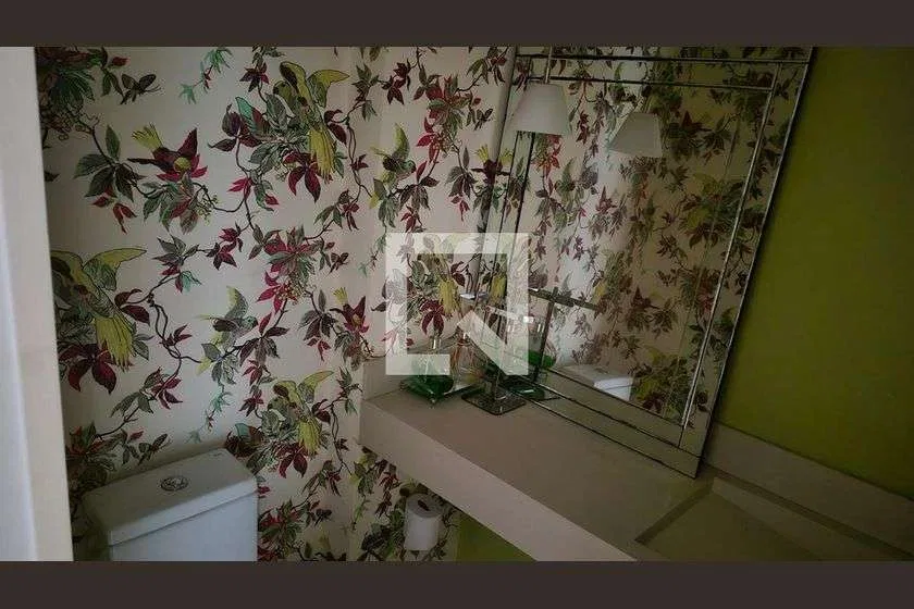4-bedroom apartment with enclosed glass balcony — photo 29