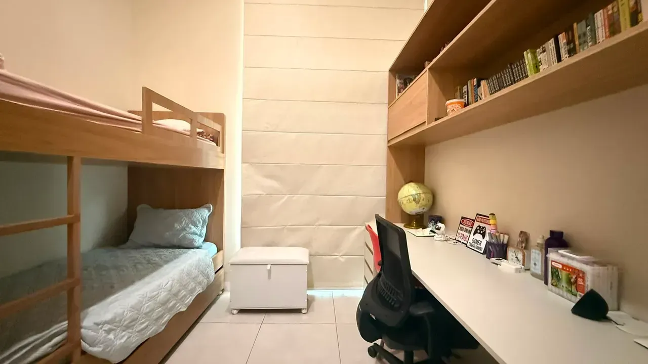 Furnished loft with 2 bedrooms and open-plan kitchen — photo 15
