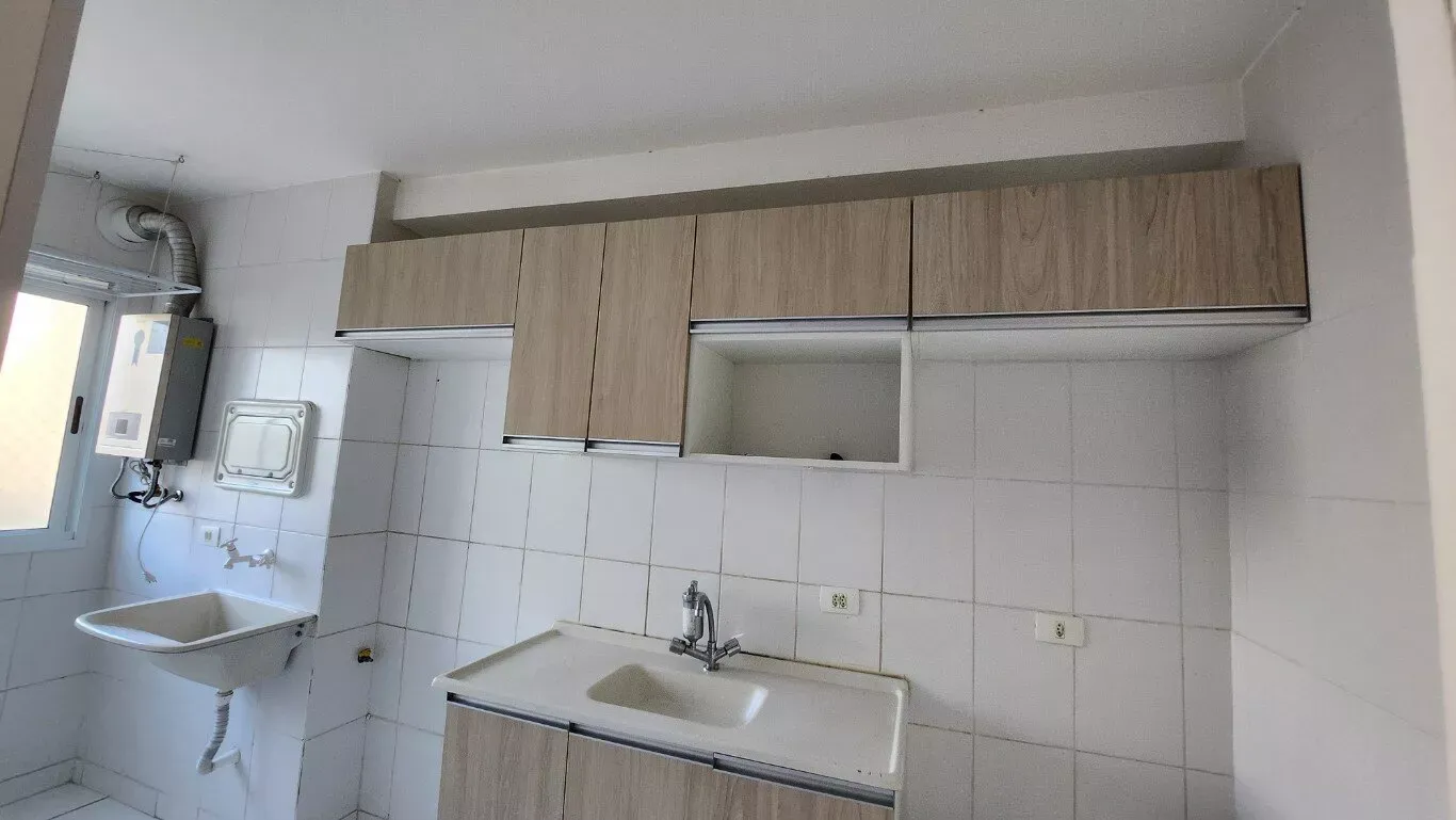 Wood or laminate floors in a 2-bedroom apartment, 53 m² — photo 7