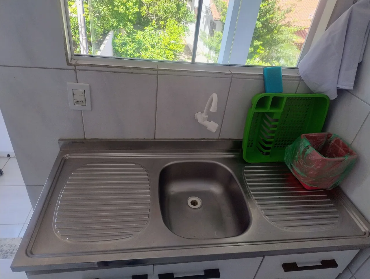 25 m² studio with a home office and a washing machine — photo 6