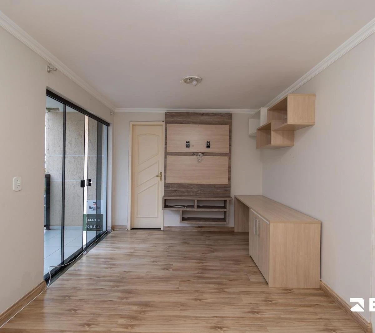 Balcony with a grill in a 3-bedroom house, 118 m² — photo 29
