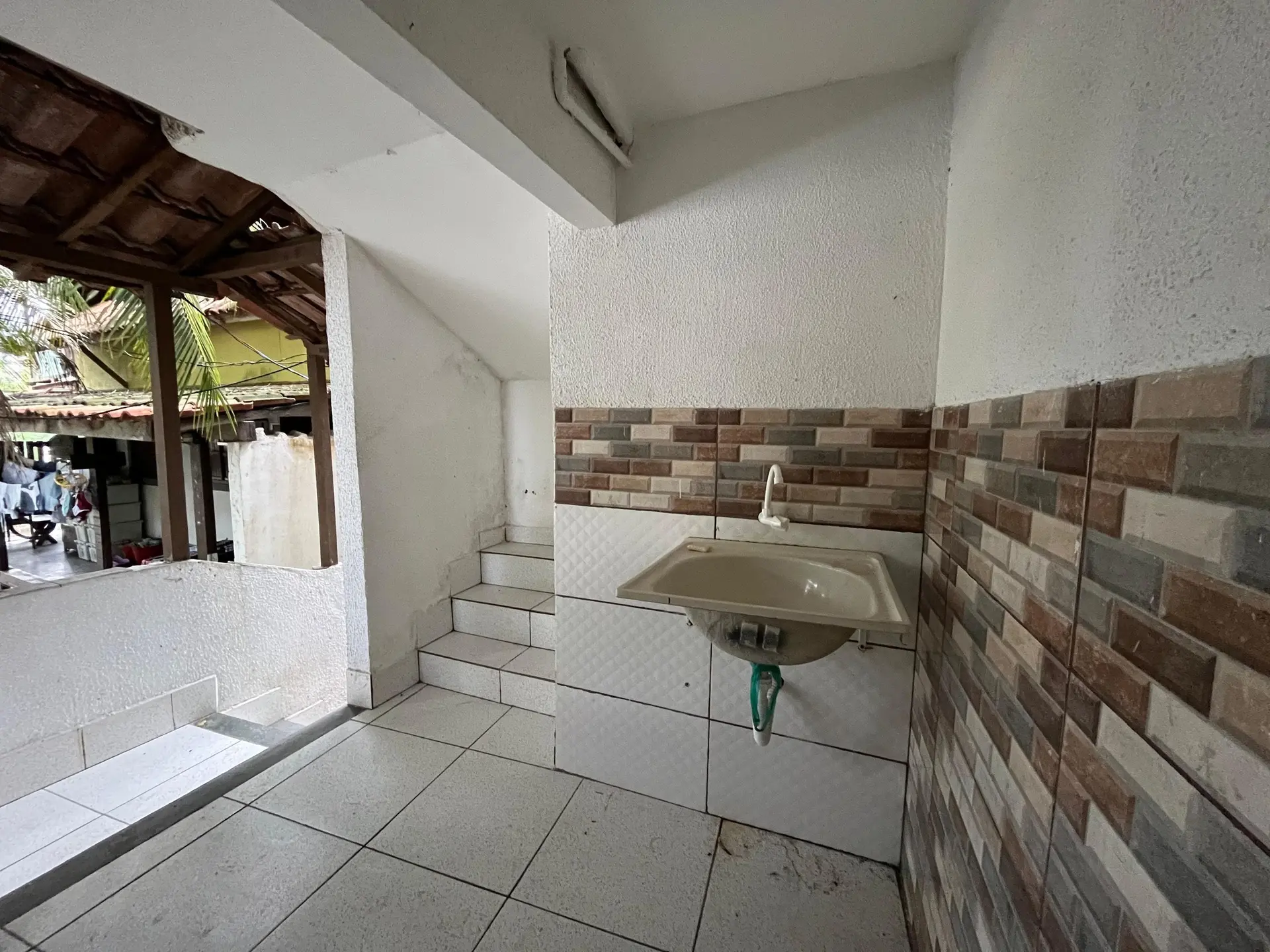 Casa de 1 quarto com cozinha compacta e área de serviço — photo 14